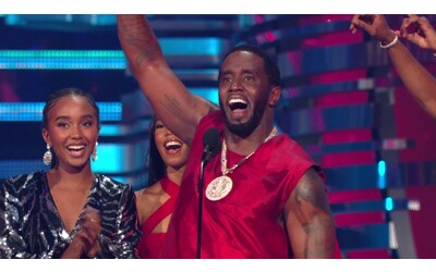 Gioca a basket coi compagni di cella mangia pollo e fagioli la vita in carcere di Diddy