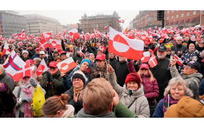 Gli Stati Uniti hanno gi abbastanza ghiaccio migliaia di persone in piazza a Copenaghen per la Groenlandia