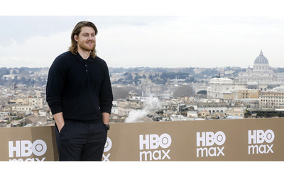 Grande festa a Roma per il lancio di HBO Max in Italia sul red carpet il cast di A Knight of the Seven Kingdoms lo spin off di Game of Thrones