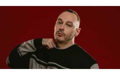 Ho chiuso con la mia famiglia e non mi interessa avere figli I miei genitori si facevano la guerra mi ha segnato a lungo Fabri Fibra si racconta