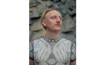 Ho iniziato facendo cappellini durante il lockdown ora sfilo alla Fashion Week Il sistema della moda tossico ma non mollo la storia di Lorenzo Seghezzi