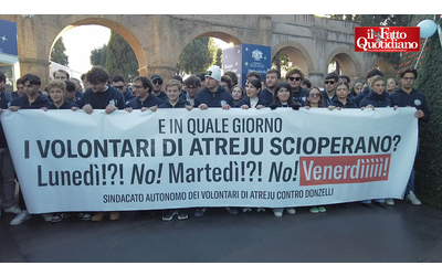 I giovani Atreju deridono lo sciopero Cgil e ne inscenano uno finto contro Donzelli Con noi sono arrivati i venerd di Landini
