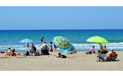Il 17enne morto sepolto in spiaggia a Montalto di Castro Stava cercando di scavare un tunnel nella sabbia