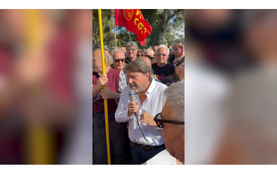 Il discorso di Ranucci al presidio dopo l attentato La Rai ancora un luogo di libert basta che i giornalisti scelgano di essere indipendenti