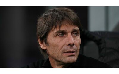 Il Napoli riparte da Antonio Conte, è ufficiale: l’allenatore torna in Italia dopo tre anni