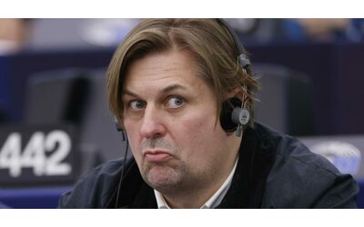 Il Parlamento tedesco revoca l immunit al deputato di AfD Maximilian Krah accusato di aver ricevuto soldi dalla Cina