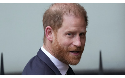 Il Principe Harry torna a casa per la causa contro il Daily Mail Hanno avuto informazioni sulla mia vita privata con metodi illegali Nessun appuntamento con Re Carlo