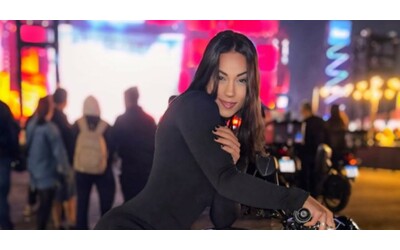 Influencer muore in un incidente stradale poco dopo il padre si suicida per il dolore