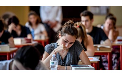 Intelligenza artificiale Svevo Auschwitz e il futuro della Chiesa il tototemi per la maturit 2025