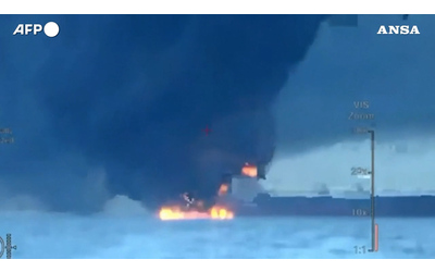 Kiev attacca con droni due petroliere nel Mar Nero le immagini diffuse dai servizi segreti ucraini