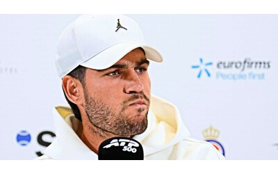 L annuncio di Alcaraz il problema al polso grave salta il Masters 1000 di Madrid Mi fa molto male Sinner giocher Roma da numero 1