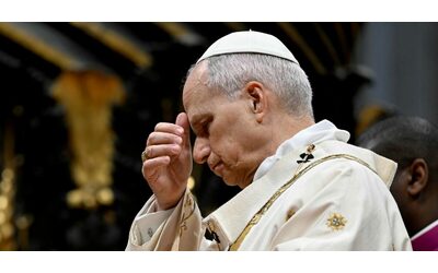 L appello di Papa Leone ai potenti Fermatevi No all esibizione della forza e al riarmo Anche Dio trascinato in discorsi di morte