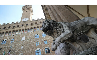 La crisi di Firenze da capitale politica d Italia a citt ferma e invasa dai turisti Con la Viola ultima in classifica