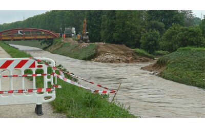 Maltempo in Veneto, il fiume Muson rompe gli argini a Camposampiero: evacuate...