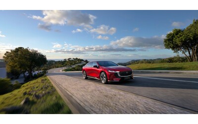 Mazda 6e World Car Design of the Year 2026 E il terzo titolo per la casa giapponese