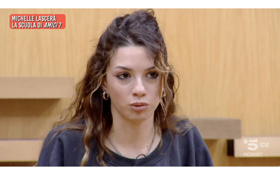 Me ne torno a casa non mi sento pronta e non sto bene tutto estremamente grande la cantante Michelle lascia la scuola di Amici di Maria De Filippi