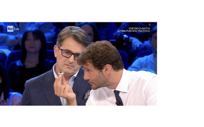 Mi alzo alle tre di notte  so cosa significa la fatica     il pescivendolo di Affari Tuoi rifiuta 30 mila euro e fa bene  nel suo pacco aveva i 50 mila