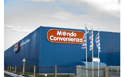 Mondo Convenienza operai in picchetto contro il rinvio degli aumenti al 2028 Patto al ribasso tra azienda e sindacati