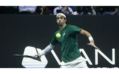 Musetti rischia ma va in finale ad Atene contro Djokovic si gioca il posto alle Atp Finals di Torino