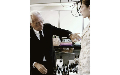 Non stato facile per me non sentire il vostro applauso in diretta Giorgio Armani compie 91 anni il ringraziamento al pubblico dopo il ricovero