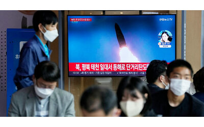 Nord Corea, Kim torna mostrare i muscoli: “Ha lanciato missile verso mar...