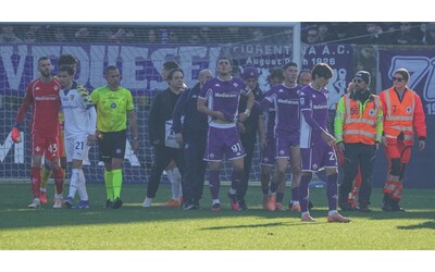 Paura al Tardini Piccoli si accascia dopo uno scontro medici in campo e immagini tv coperte Le sue condizioni