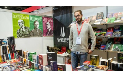 Pi libri pi liberi meglio andare e cantare Bella ciao che non partecipare