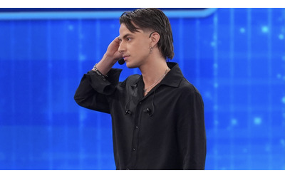 Plasma doveva fare un intervento per rimuovere un polipo voluto rimanere lo stesso ad Amici 25 lo rivela Maria De Filippi Il rapper stato eliminato