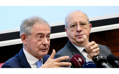 Pressioni di Stellantis su governo e Ue per cancellare le regole sulle auto green Il mercato crollerebbe lavoriamo con Urso