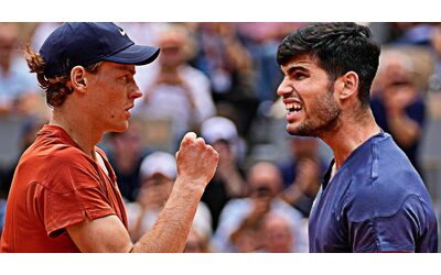 Roland Garros, ora la semifinale Sinner contro Alcaraz: benvenuti nella nuova era del tennis. Lo spagnolo è favorito sulla terra