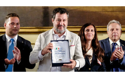 Salvini riceve il premio Israele Italia nel giorno dell ennesima strage a Gaza Le proteste di Pd M5s e Avs Un oscenit