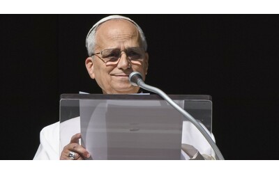 Santo padre sono le tre del mattino cosa sta facendo Papa Leone quando insonne studia su un popolare social network