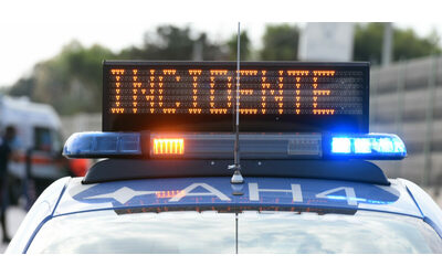 Scontro tra due auto nella notte a Roma un morto e quattro feriti in codice rosso