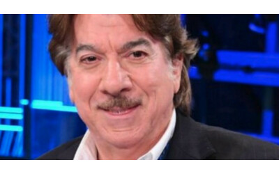 Silvio Berlusconi era gonfio sempre a cena con gli sponsor Io avevo perso 10 kg con brodo di frutta e verdura Voleva farlo pure lui andammo a fare la spesa assieme cos Marco Columbro