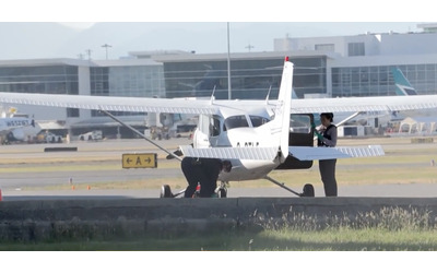 Sono un messaggero inviato per salvare l umanit dai cambiamenti climatici uomo dirotta l aereo scatta l allarme nazionale catturato e accusato di terrorismo