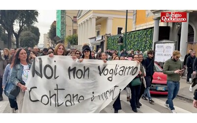 Terremoto Campi flegrei, la protesta nelle strade di Bagnoli: “Chi ha concesso tutte queste licenze? Ora lo Stato ci tiri fuori da qui”