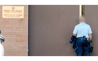 Torture e pestaggi anche con forbici ed estintore nel carcere minorile di Casal del Marmo l inchiesta dei pm di Roma su 10 agenti