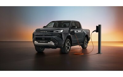 Toyota Hilux debutto europeo a Bruxelles Ora anche 100 elettrico FOTO