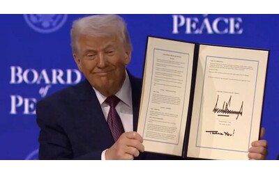 Trump firma il Board of peace Tutti ne vogliono far parte Sul palco con lui anche Milei e Orb n