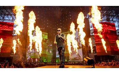 Tutti quelli che ogni giorno screditano il mio nome non mi conoscono Lazza graffia San Siro Ringrazia la Curva Sud del Milan e fa una riunione di famiglia