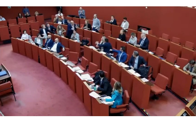 Vi abbiamo gi appesi per i piedi una volta caos a Genova per la frase del consigliere Pd a FdI Poi le scuse