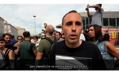 Zerocalcare allo sciopero per Gaza a Roma Quello che sta succedendo fuori da qualsiasi umanit