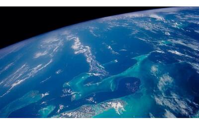 Gli  oceani  stanno cambiando colore  la sorprendente ragione dietro il fenomeno