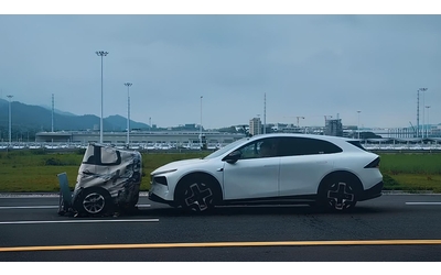 Il SUV Xpeng G7 fissa un nuovo standard nei test AEB ad alta velocit