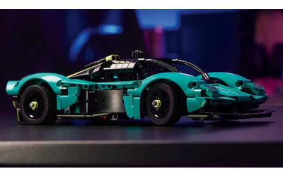 Aston Martin Valkyrie LEGO Technic un hypercar da oltre 700 mattoncini