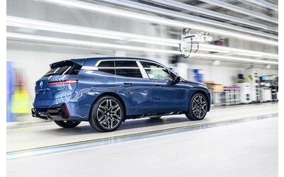 BMW iX 2025: a Dingolfing avviata la produzione dell'atteso SUV elettrico