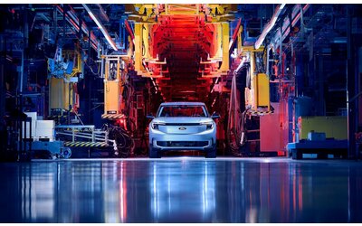 Ford Explorer: parte la produzione del nuovo SUV elettrico a Colonia