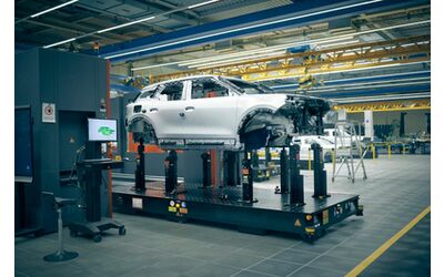 Ford, si vendono poche auto elettriche: nuovi tagli a Colonia e crescono gli esuberi