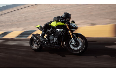 Nuova Triumph Speed Triple 1200 RX la maxi naked pi sportiva che mai