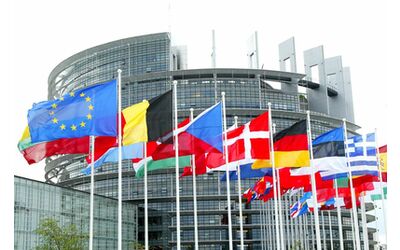 Pacchetto auto l industria aspetta risposte dall UE tra ritardi ed indiscrezioni su rinvio stop endotermiche